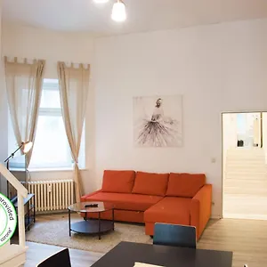 https://berlin-mitte-4-br-apartment-with-a-c-24-7-check-in.find-berlin-hotels.com