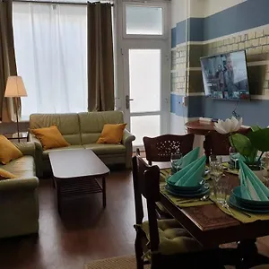 https://big-cosy-central-lichtenberg-city-apartment.find-berlin-hotels.com